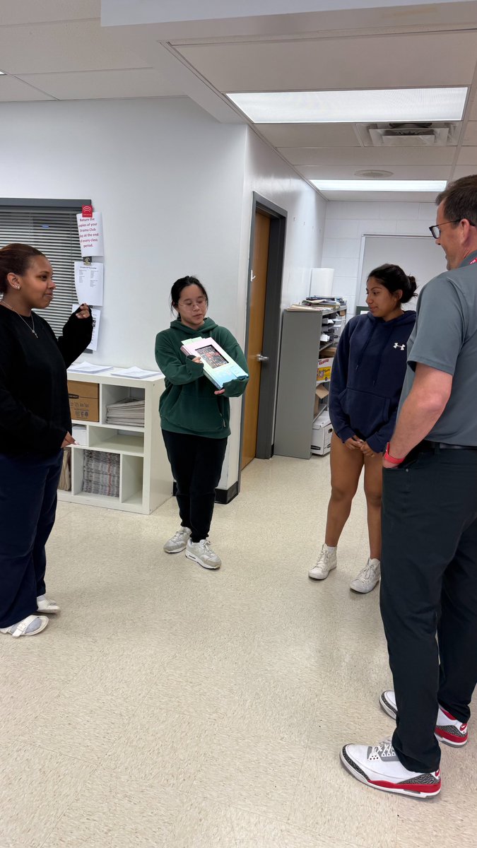 LockwoodEnglish's tweet photo. 2025 YEARBOOKS ARE HERE!!! A proud tradition: Editors-in-chief presenting the first copy to our principal, @ShawnDeRose! Buy yours today at https://t.co/WsgtTfyM96 🫶🏼 #AtomNation https://t.co/pbH7vx8CV4