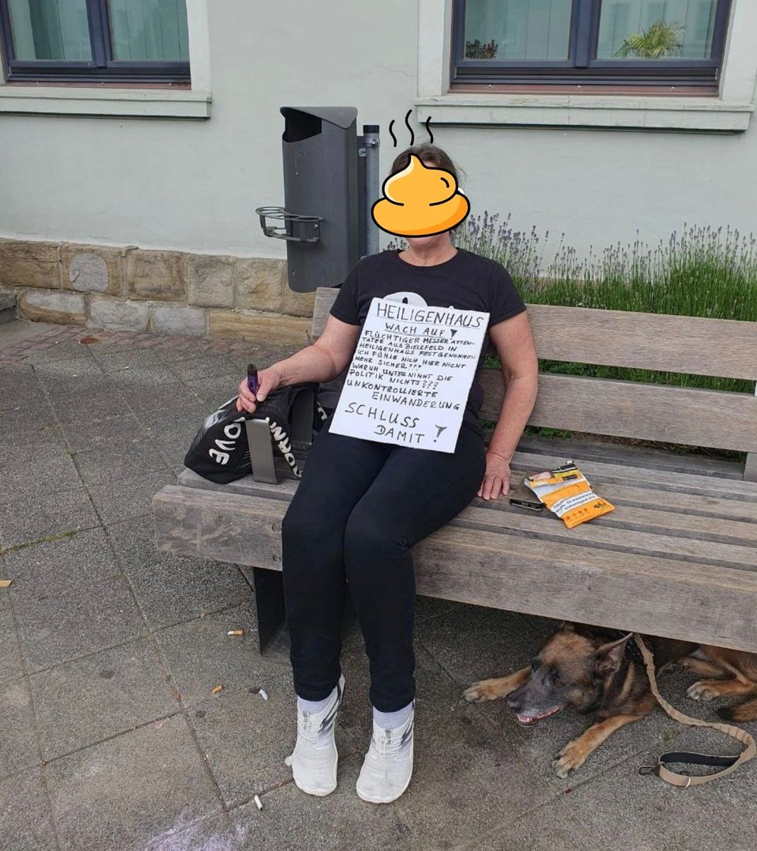 QuerdenkenRE's tweet image. Sich zum Horst machen✔️
Schild malen und sich mit Blondi vor das Rathaus setzen, konnte eine gewisse Schwedin besser. Die #Nachtischlampe aus der Nachbarschaft.