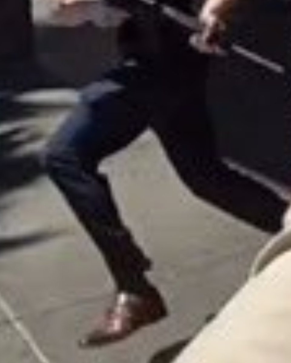 kikisknees's tweet image. Did he just come from a job interview? Wtf.