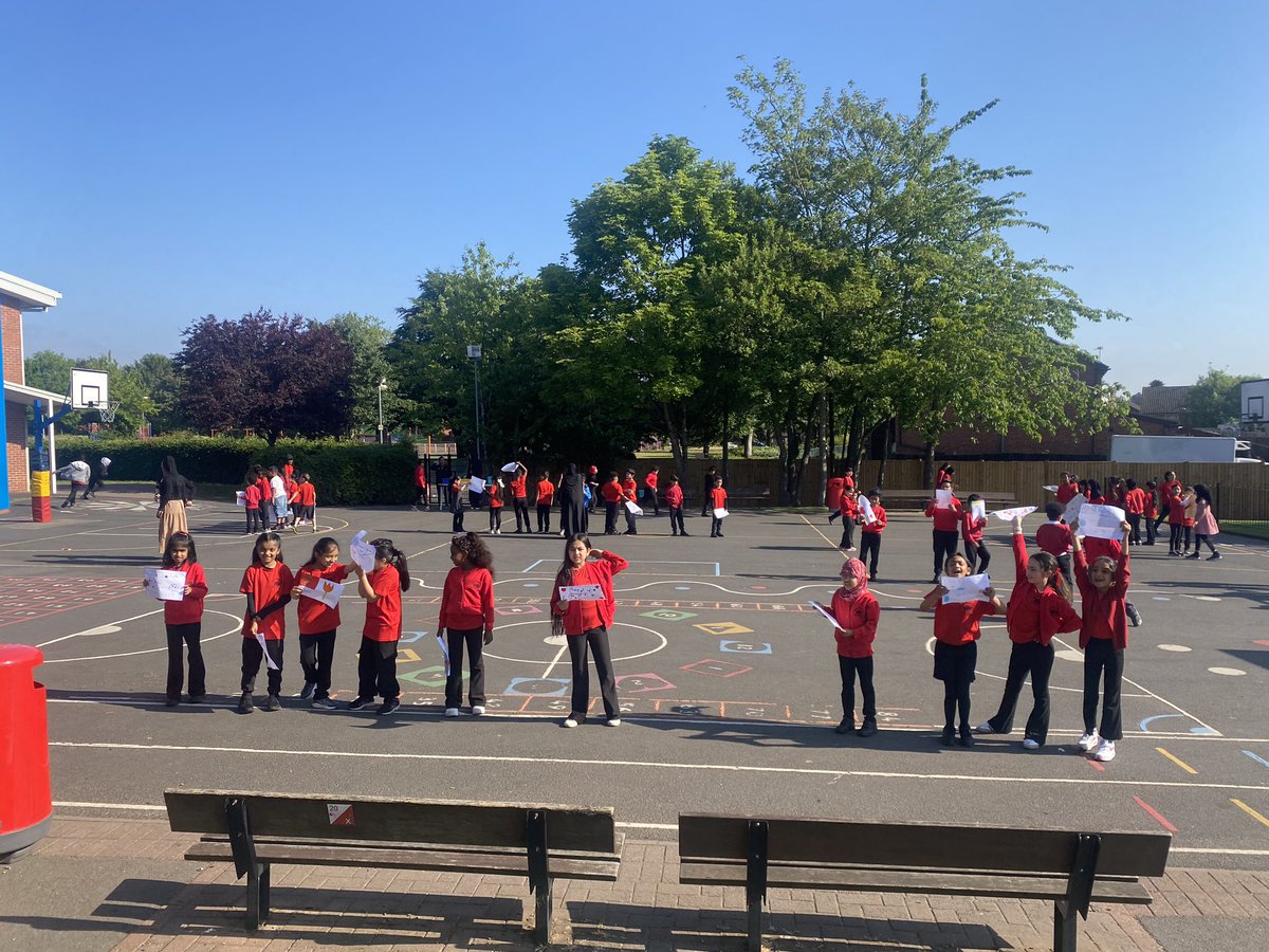 SportAtClifton's tweet image. What an amazing day of #funrun @CliftonPrim today! Thanks @MissBakewell1 for all your work! @CliftonCoHead @CliftonSGO @_thedailymile @LondonMarathon @YouthSportTrust @YourSchoolGames @MissRoachford @MissBi17