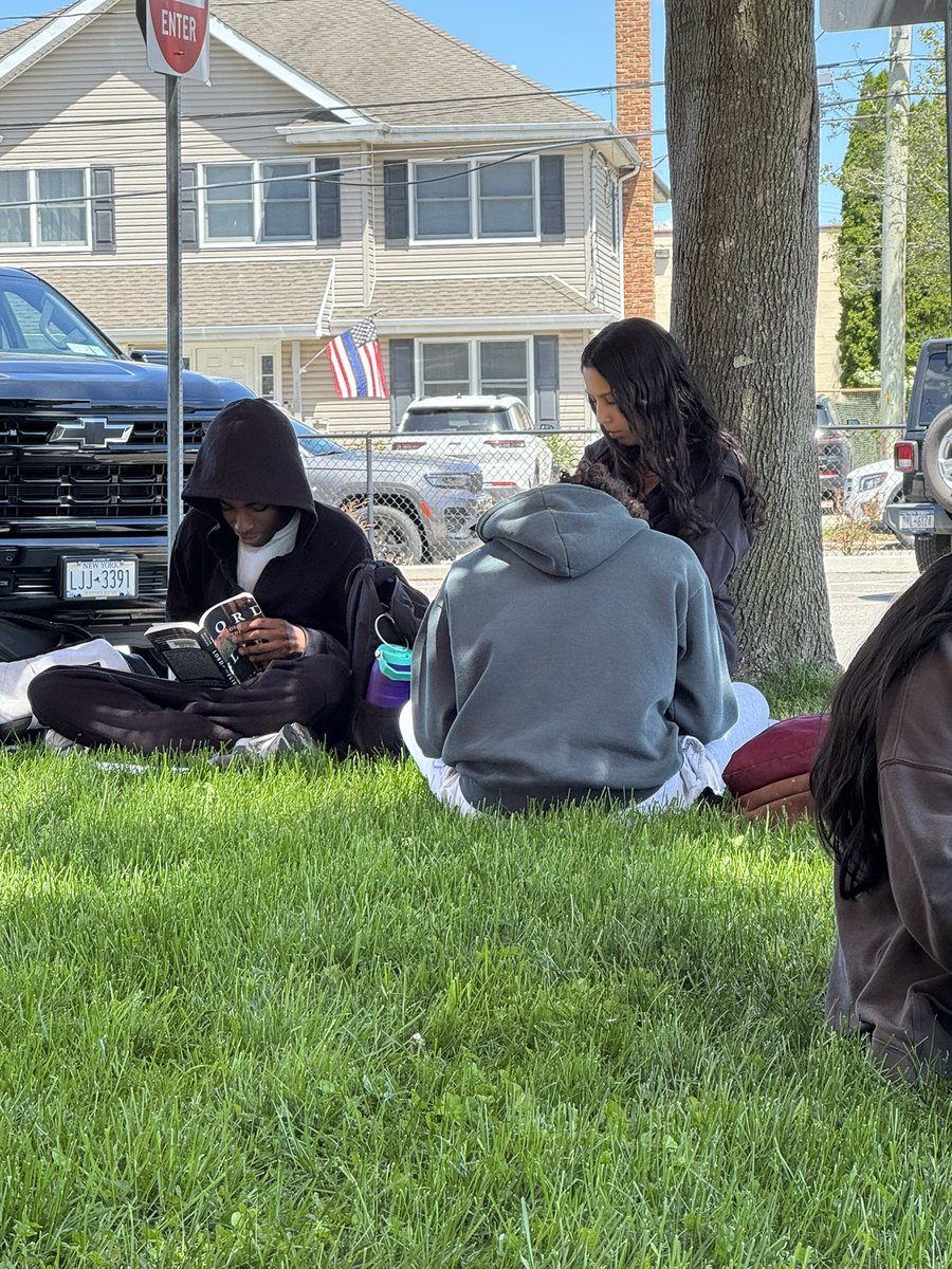 Mrs. Levine tweet media