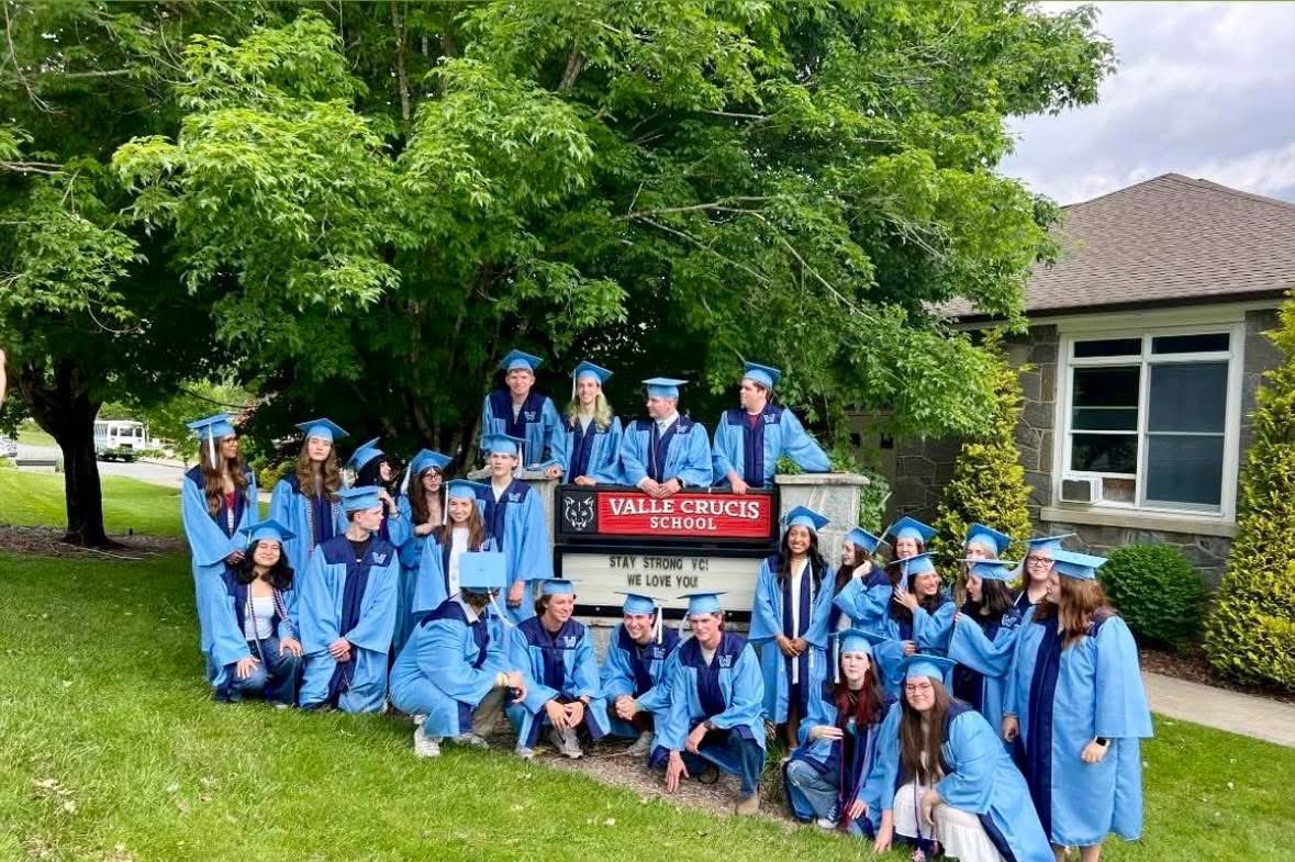 WataugaSchools's tweet photo. Their tour ended where it all began… Valle Crucis School ❤️
#SeniorWalkthrough #ClassOf2025 https://t.co/jXNZYD8CLw