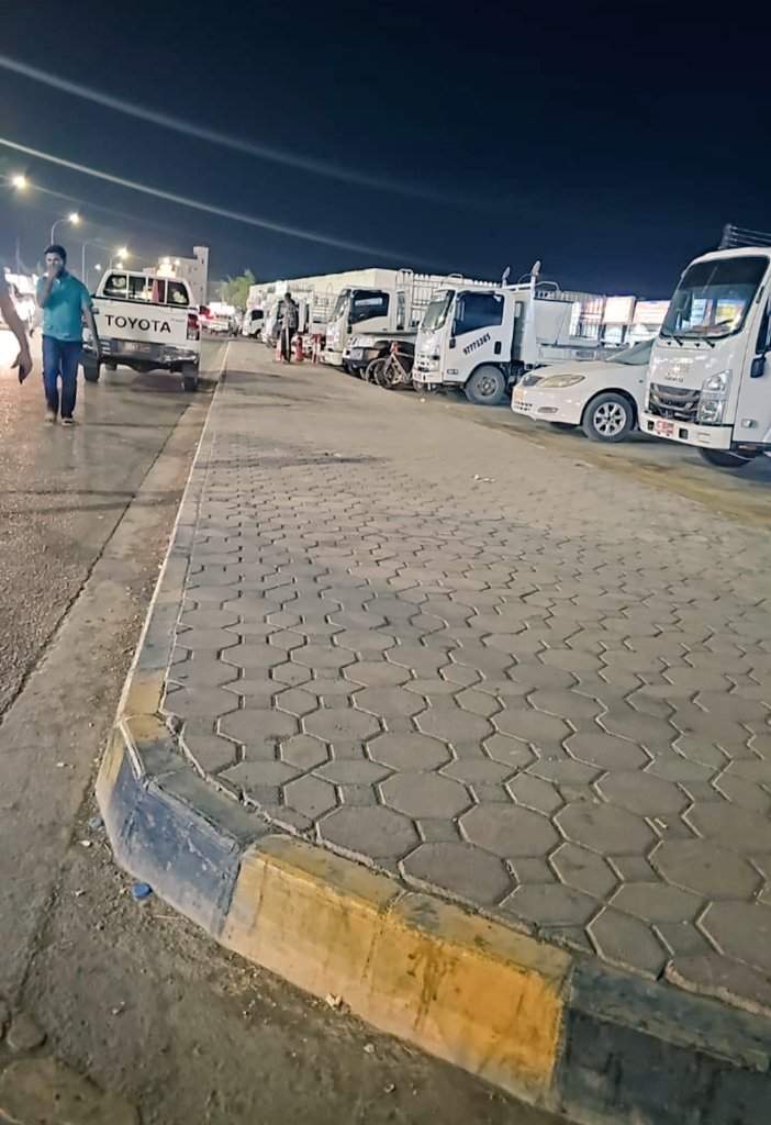 خالص الشكر والتقدير لمكتب سعادة والي سناو ولدائرة البلدية وجميع من ساهم في وقف حركة البيع العشوائية التي تمارسها العمالة الوافدة على رصيف الطريق والذي كان يشكل منظرا مزعجا ومصدرا للتلوث خاصة بقايا بيع الأسماك.
نتمنى استمرار عملية المراقبة ونقل هؤلاء البائعون إلى داخل السوق القريب