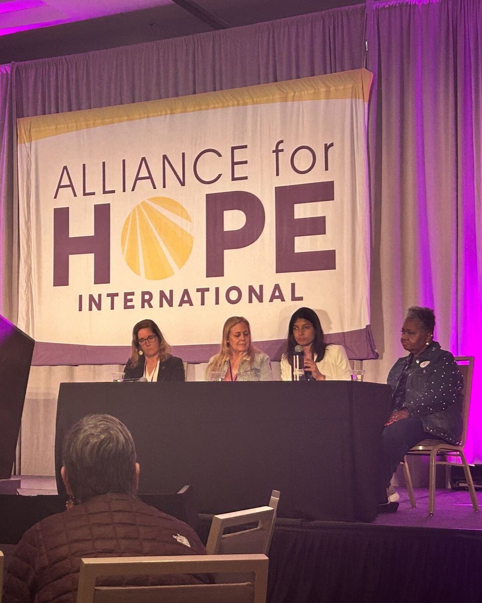enCompass Community Safety Agency (@myencompass_yeg) on Twitter photo Our Director of Programs, Kaela Hendra, recently joined global leaders at <a href="/iam4hope/">Alliance for HOPE</a>'s 25th Family Justice Center Conference in San Diego. 💜
The message was clear: survivor voices matter, collaboration works and preventing domestic violence is key to safer communities. Our Director of Programs, Kaela Hendra, recently joined global leaders at <a href="/iam4hope/">Alliance for HOPE</a>'s 25th Family Justice Center Conference in San Diego. 💜
The message was clear: survivor voices matter, collaboration works and preventing domestic violence is key to safer communities.