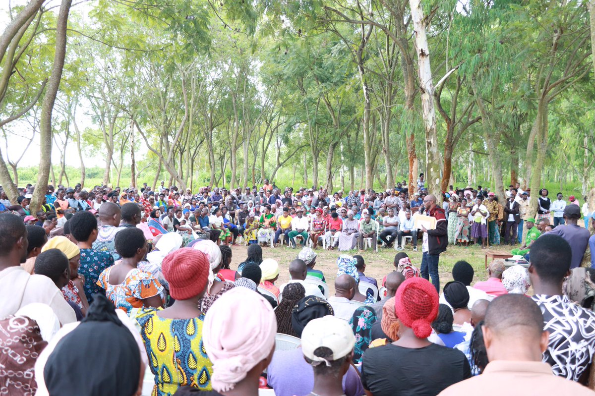 Umurenge wa Gashora - Akarere ka Bugesera (@gashorabugesera) on Twitter photo Uyu munsi ,mumurenge wa <a href="/GashoraBugesera/">Umurenge wa Gashora - Akarere ka Bugesera</a> ,umuyobozi w'Akarere,<a href="/MutabaziRich/">Richard Mutabazi</a> ,yitabiriye inteko z'abaturage,mu kagali ka #Ramiro,Atanga ubutumwa:Umutekano,kwirinda amakimbirane,kwivana mubukene,...<a href="/BugeseraDistr/">Bugesera District</a> ,<a href="/RwandaEast/">πππ¬πππ«π§ ππ«π¨π―π’π§ππ | ππ°ππ§ππ</a> Uyu munsi ,mumurenge wa <a href="/GashoraBugesera/">Umurenge wa Gashora - Akarere ka Bugesera</a> ,umuyobozi w'Akarere,<a href="/MutabaziRich/">Richard Mutabazi</a> ,yitabiriye inteko z'abaturage,mu kagali ka #Ramiro,Atanga ubutumwa:Umutekano,kwirinda amakimbirane,kwivana mubukene,...<a href="/BugeseraDistr/">Bugesera District</a> ,<a href="/RwandaEast/">πππ¬πππ«π§ ππ«π¨π―π’π§ππ | ππ°ππ§ππ</a>
