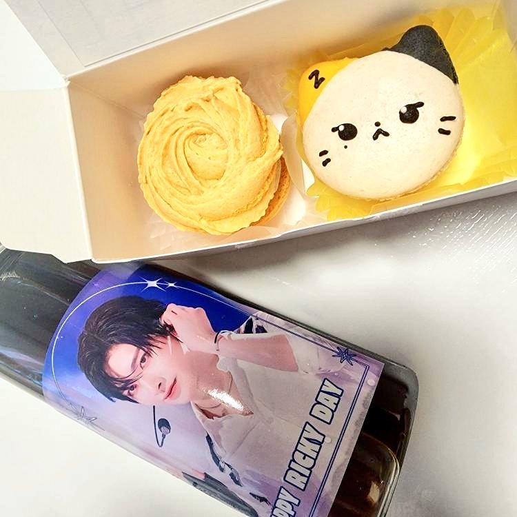 _taniiiii_'s tweet photo. 이거 어떻게 먹는데🥹.. 해놓고
와앙.ᐟ.ᐟ 하고 작살냄 ㅎㅅㅎ 여기 마카롱 맛집이더라˃ᴗ˂ 햅삐벌스데이 리키🖤
#RICKY #520DAY #HBDRICKY https://t.co/wlSaxM7A7f