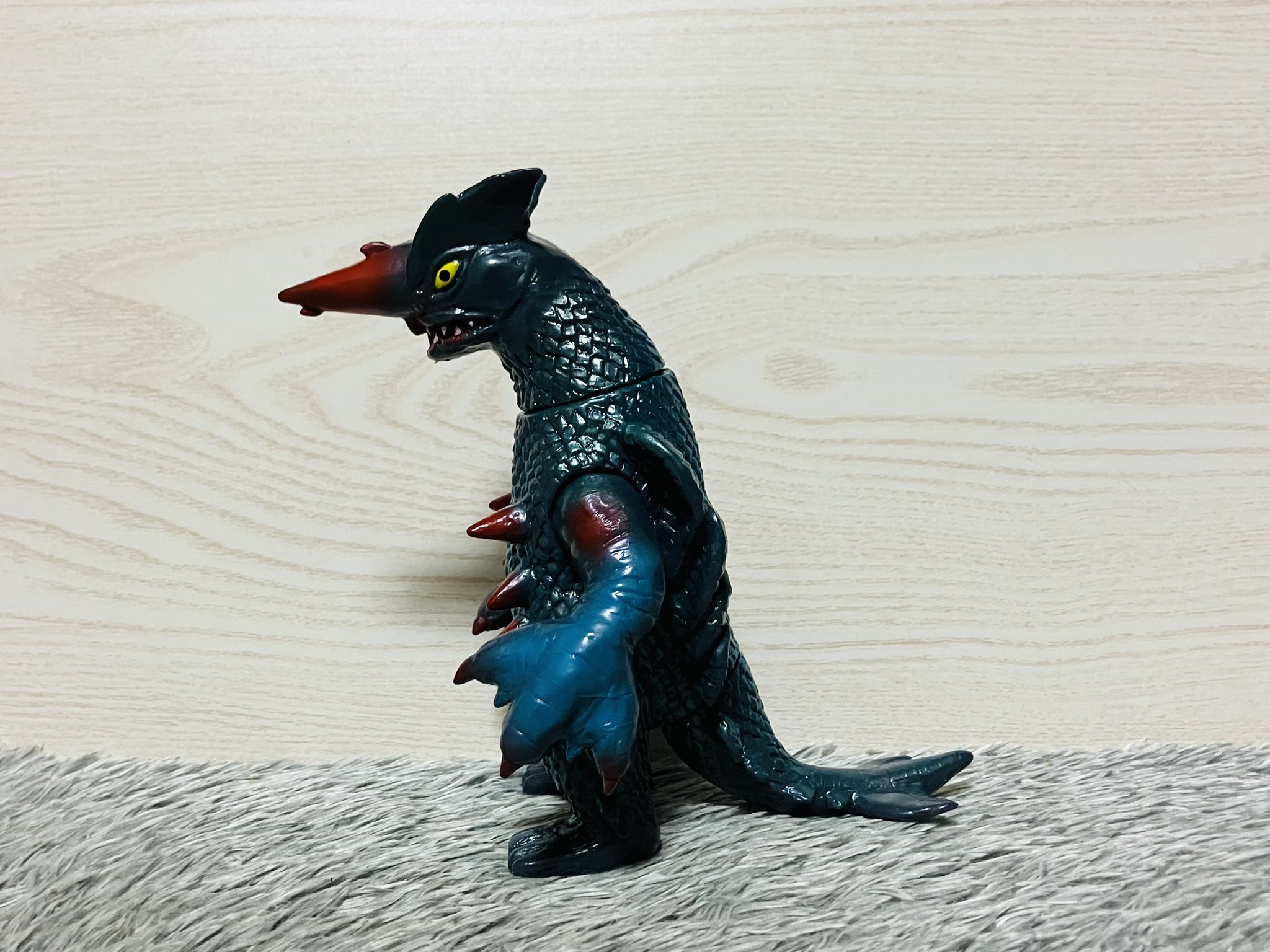 Yahoo!オークション -「ブラックピジョン」(怪獣、宇宙人