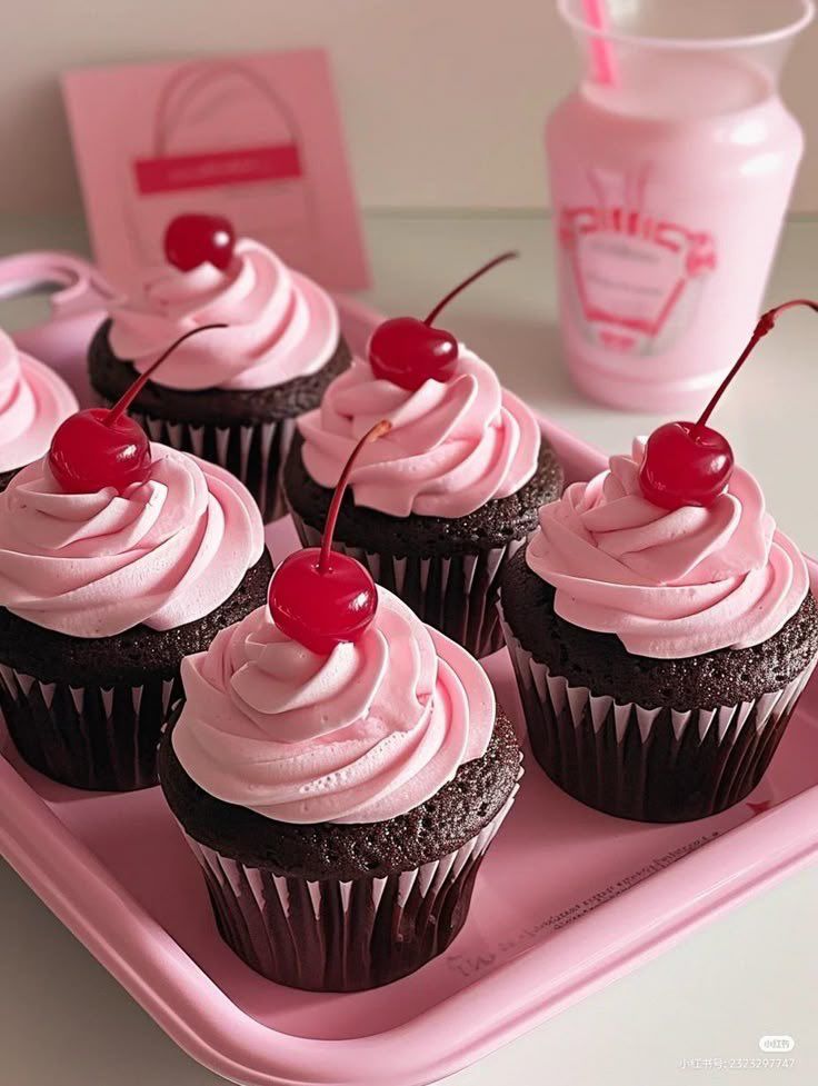 fairyprxncess's tweet photo. Donuts or cupcakes ? https://t.co/yHwbzzGBJz
