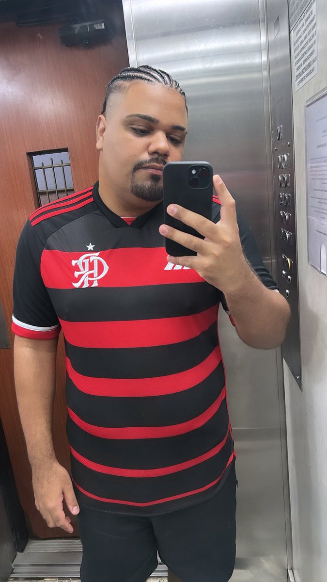 vitteiro's tweet photo. Eu fico tão 🫦🫦 de tranças https://t.co/wxyTXiCvuN