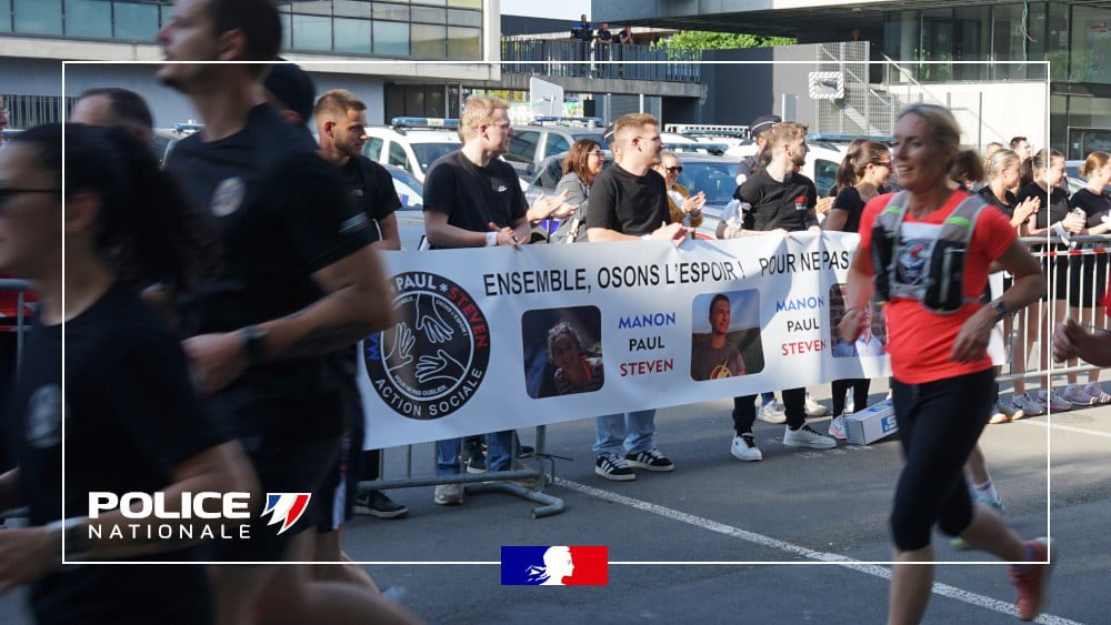 PoliceNat59's tweet image. #Hommage | Une grande course était organisée de Paris à Roubaix, pour honorer la mémoire de nos 3 collègues tragiquement disparus.
À l’Hôtel de Police de #Lille, les coureurs marquent l’avant-dernière étape de ce parcours symbolique
Merci à ceux qui nous protègent chaque jour !