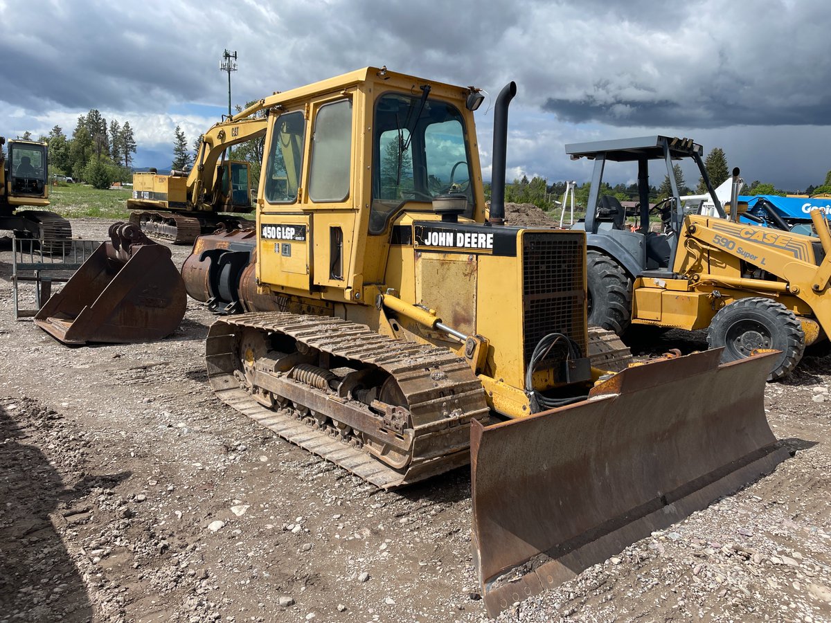 Need a dozer? Reddig Equipment has work-ready machines available for rent or sale! Reliable, competitively priced, and ready to roll.

📞 Call us today or stop by to check out the inventory!

#DozersForRent #HeavyEquipment #ReddigEquipment #Construction