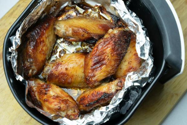 OneHowto's tweet photo. Can You Use Aluminum Foil in an Air Fryer? https://t.co/7gD3K36nI4 #home https://t.co/iqonZn82JL