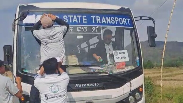 Calls For Probe Rise After State Name On Manipur Government Bus Forced To Be Covered
ndtv.com/india-news/cal…