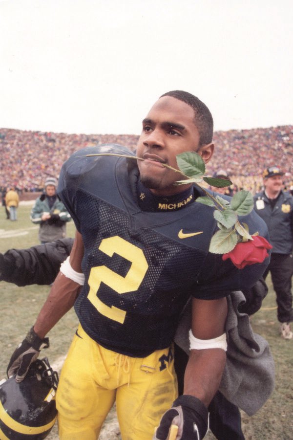 Zerek “zroc” Sidney (@zereksidney) on Twitter photo After a great conversation with <a href="/19Bellamy/">Ron Bellamy</a> I am blessed to receive an offer from <a href="/UMichFootball/">Michigan Football</a> !!
<a href="/AZcoachHenri/">🕸️Coach Henri 🕸️</a> <a href="/DEdgeFootball/">Desert Edge Football</a> After a great conversation with <a href="/19Bellamy/">Ron Bellamy</a> I am blessed to receive an offer from <a href="/UMichFootball/">Michigan Football</a> !!
<a href="/AZcoachHenri/">🕸️Coach Henri 🕸️</a> <a href="/DEdgeFootball/">Desert Edge Football</a>