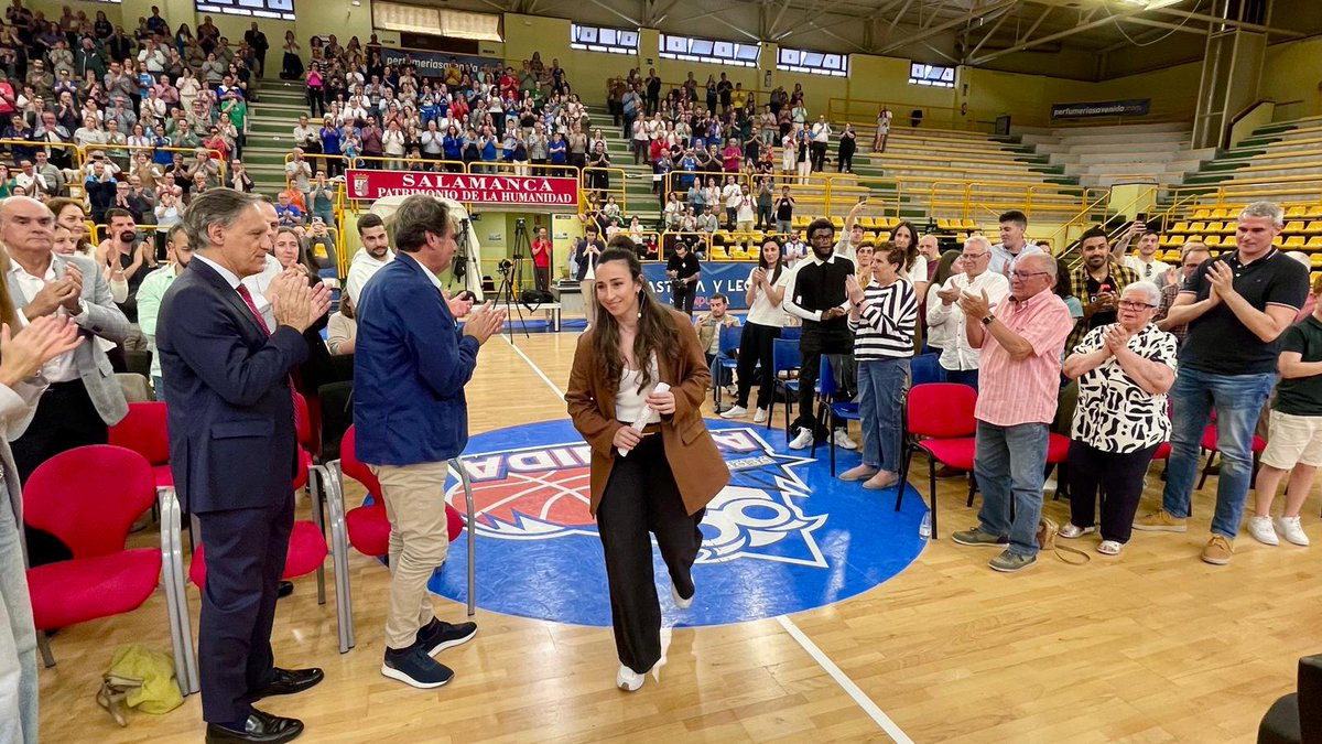 El pabellón municipal de Würzburg sumará el nombre de la jugadora y capitana del <a href="/CBAvenida/">Perfumerías Avenida</a>, Silvia Domínguez, que se retira profesionalmente de las canchas.

🏀Con este gesto, el Ayuntamiento reconoce su brillante trayectoria deportiva y su contribución al deporte salmantino.