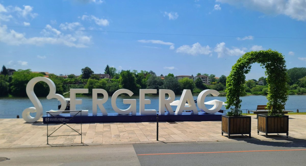 Few days in the Dordogne. Running, walking, eating, drinking sampling the delights of the SNCF. Took us to Bergerac. Worth it. #dordogne