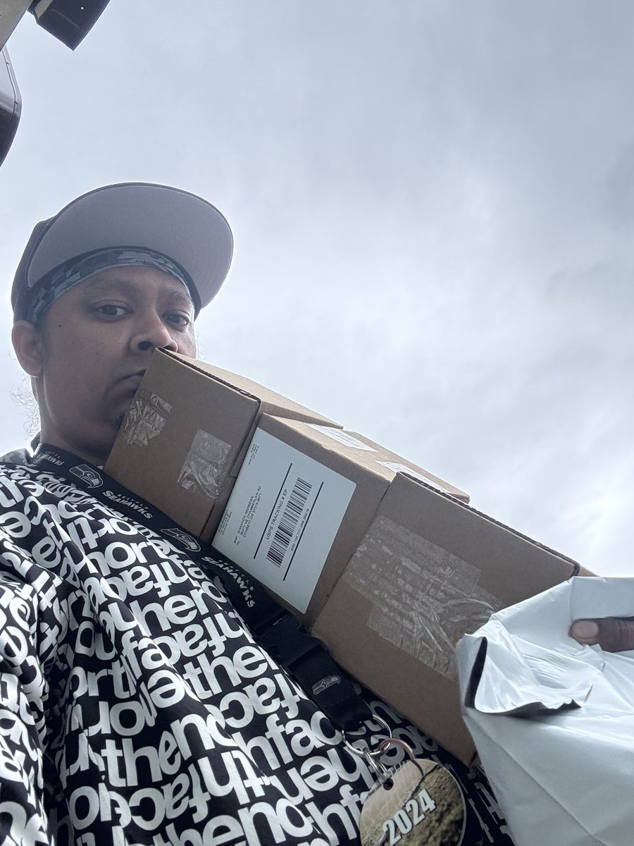 What’s going on Amazon community today I had the most time putting together my FBM ORDERS to ship out still brand new but slowly working it