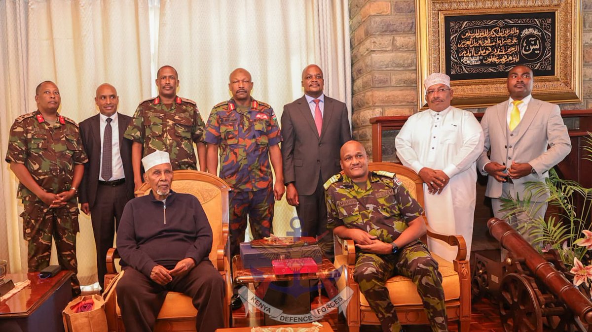 kdfinfo's tweet photo. Gen Charles Kahariri, paid a courtesy visit to General (Rtd) Mohamud Haji Mohamed. The visit served as an opportunity to honor the veteran General’s distinguished service, marked by courage, loyalty, and exemplary leadership.
Seemore:https://t.co/knnN40a8CQ https://t.co/ZDVJ5wHLQA