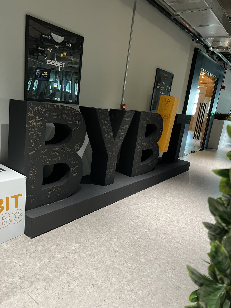 vulpefi's tweet photo. 📍 Bybit Office – Dubai

We had a very productive afternoon with Anndy Lian and Robson Soares at the Bybit office in Dubai.

Truly impressed by Bybit’s growth and grateful for the opportunity to share more about what we’re building at VulpeFi. Exciting things ahead! 🚀

#Bybit #VulpeFi #Crypto #Blockchain #Web3 #Dubai
