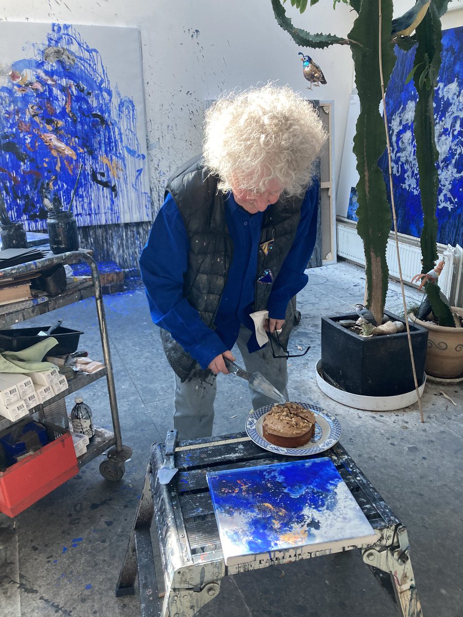 Having cake with Maggi Hambling flavoured with walnuts and paint