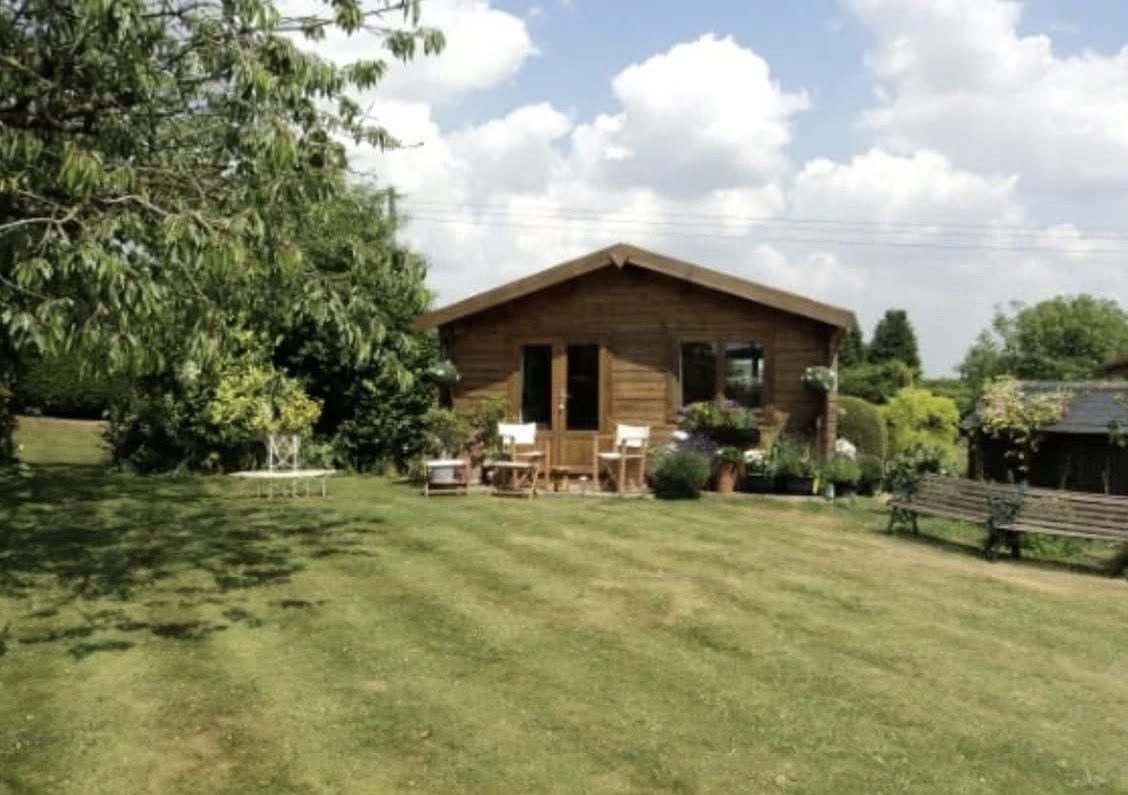 Join Vanessa Cole (‘Priest without Portfolio’) for a midsummer Quiet Evening either at Lopcombe gardens, nr Salisbury, (18 June) or online (19 June). All info on facebook.com/events/1193260… #retreat #midsummer #prayer