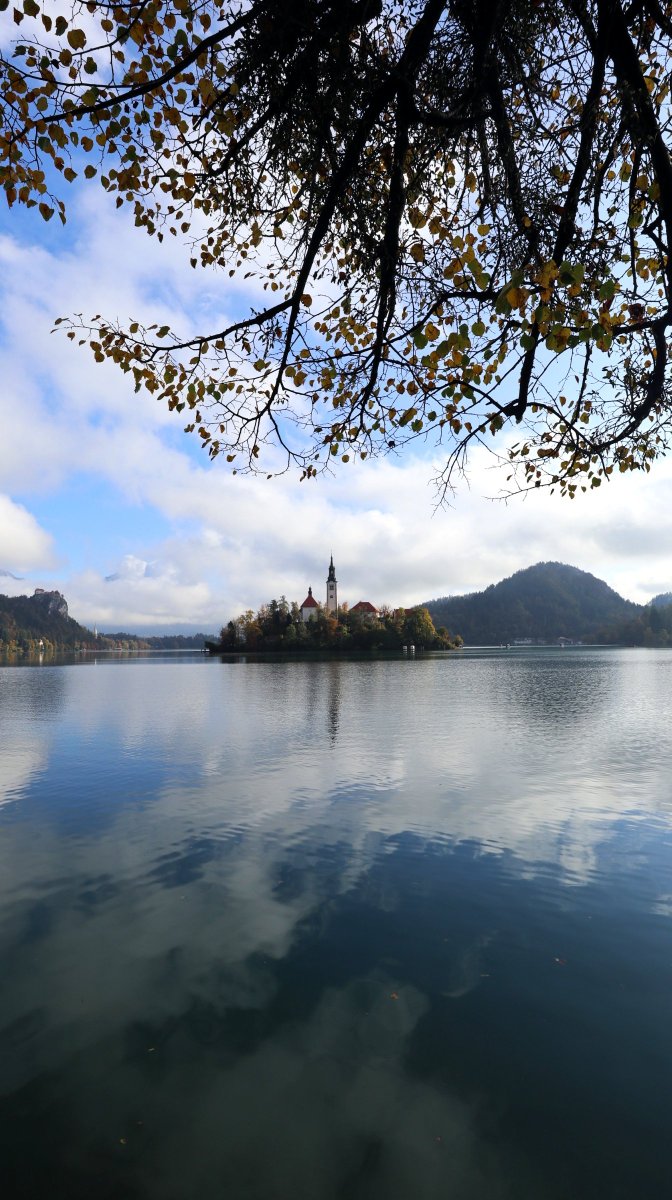 outofofficedaku's tweet photo. #LakeBled #Slovenia
Clicked on #OnePlus5 https://t.co/nmIvlNvloo