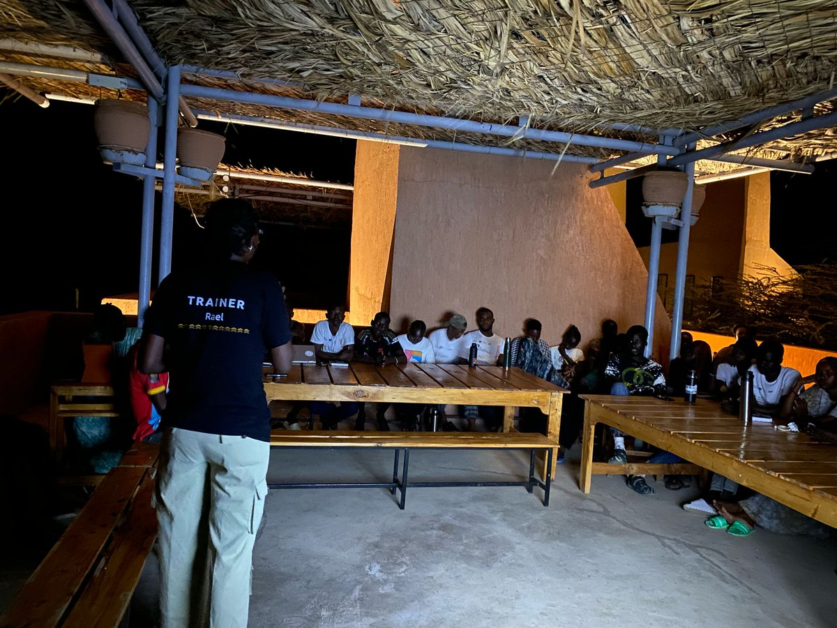 aueuyouthvoices's tweet photo. Last session of the day: "Leveraging social media for youth advocacy"
Closing a day full of insight, reflection, and group work on communication.
1/2 complete! Well done @youthmakershub
& @learning_lions π
#YouthmakersHub #AUEUYouthVoicesLab #AUEUYouthLab #YVLinKenya
#AUEU https://t.co/GOoXxhfEso