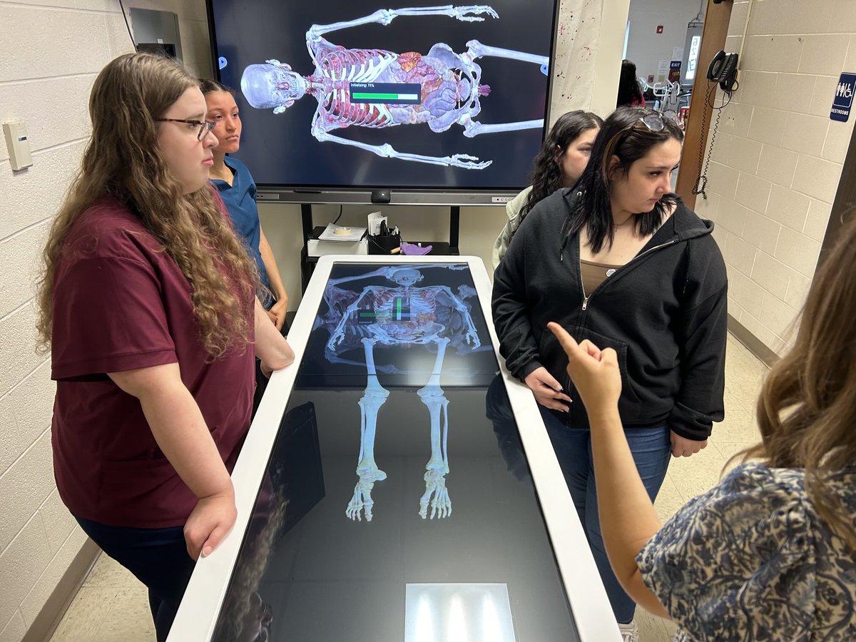 Sekuhl's tweet photo. Elk Lake School District students visit Susquehanna CTC to explore careers during Remake Learning Days! #CareerReadyPa #RemakeDaysNEPA https://t.co/Dj1Cnq9OoK