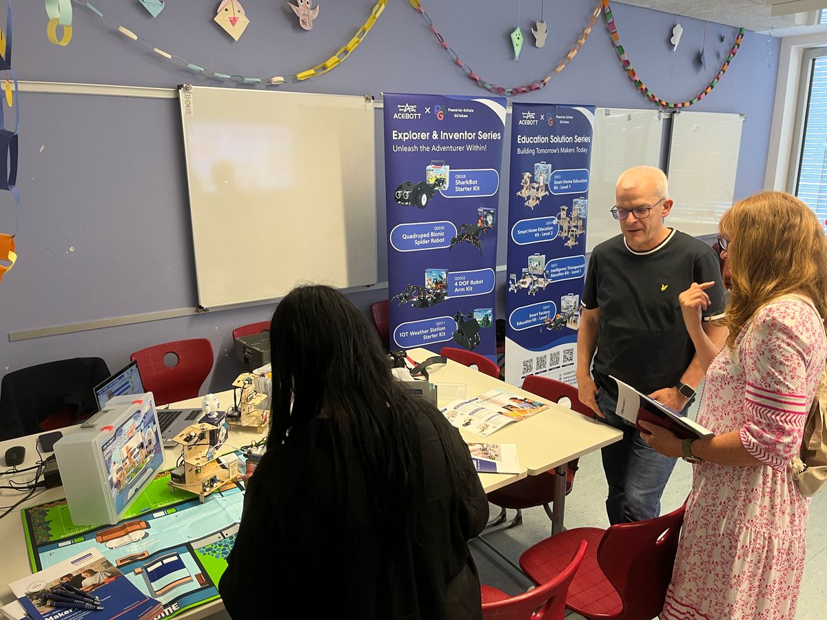 s_cieslak_hgw's tweet image. Ein spannender Nachmittag auf der #MunteR #Makerspace Weiterbildung in Neubrandenburg an der Regionalen Schule Am Lindetal. Ich präsentierte Ideen für den #Informatikunterricht mit den tollen SmartHome und Transportation Bausätzen von @ACEBOTT.