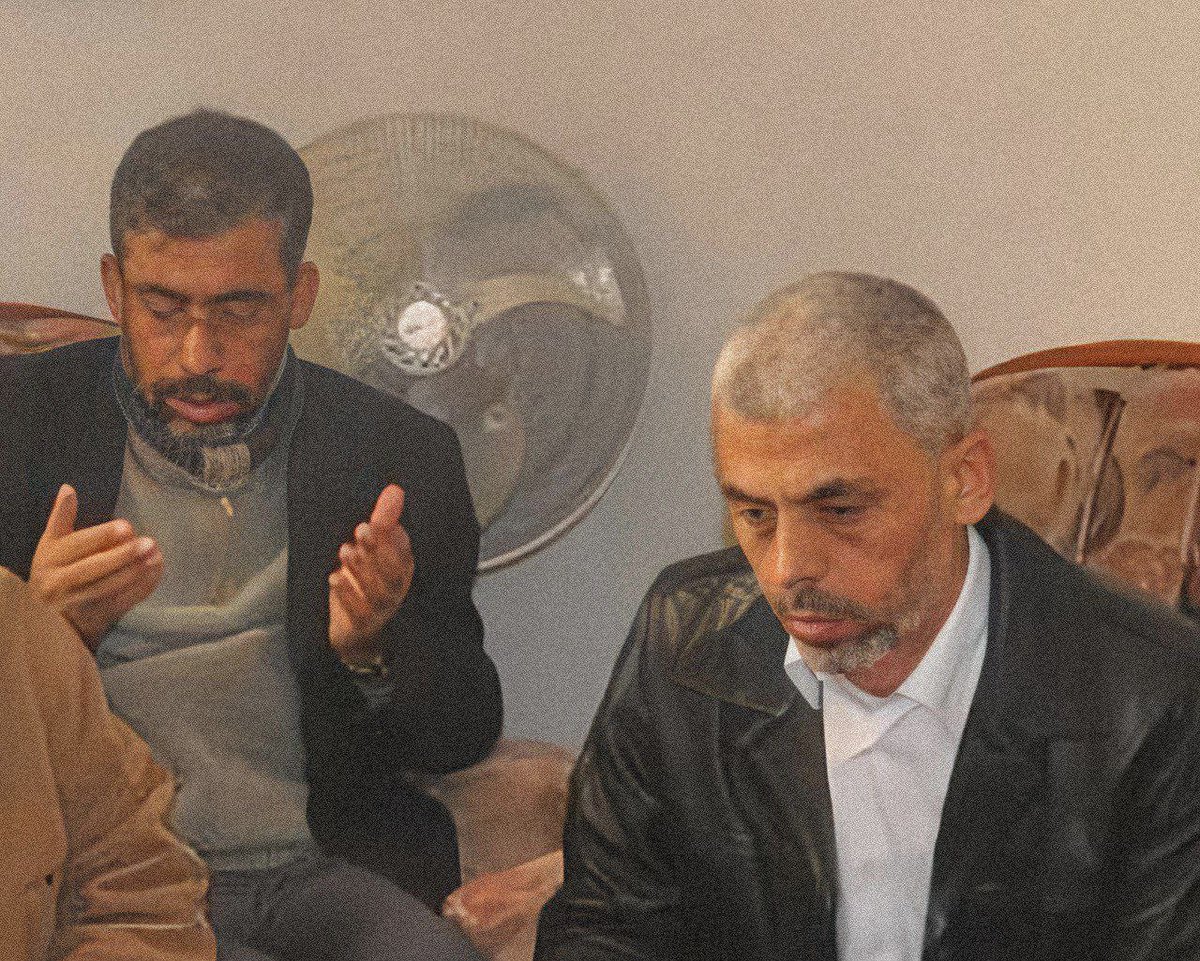 TurkiShalhoub's tweet photo. نُشهد أمام الله أن يحيى السنوار وإخوته قد أدوا الأمانة واستشهدوا دفاعًا عن دينهم وأمتهم وأرضهم.. رحمهم الله وأحسن إليهم. https://t.co/KUxD0BC5Tk