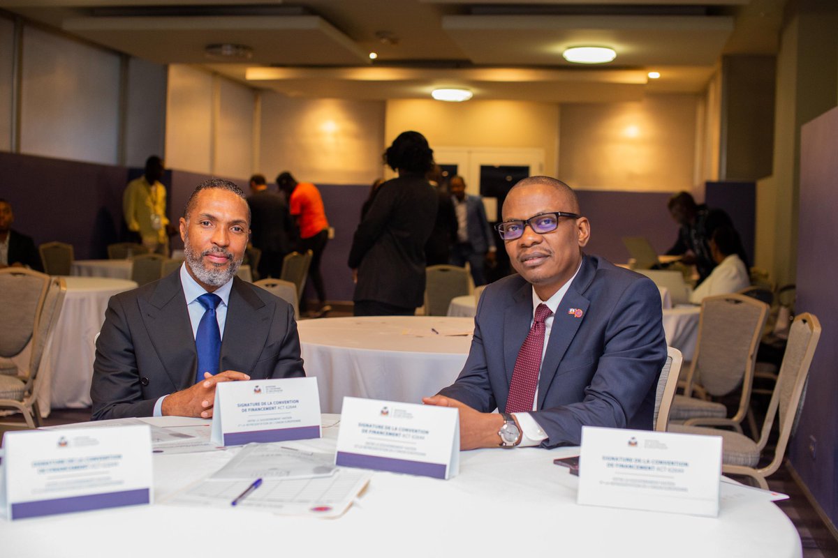 MEFHaiti's tweet photo. Signature de la Convention de financement (ACT-62644) du « Programme de Renforcement et de Modernisation de l’@AGDHaiti » le mardi 20 mai 2025, entre le Gouvernement haïtien représenté par le Ministre de l’Economie et des Finances, M. Alfred Fils Metellus et M. Stefano Gatto, Ambassadeur, représentant @EUDelegationHt.