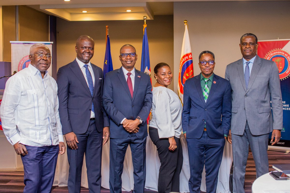 Signature de la Convention de financement (ACT-62644) du « Programme de Renforcement et de Modernisation de l’<a href="/AGDHaiti/">AGD Haiti</a> » le mardi 20 mai 2025, entre le Gouvernement haïtien représenté par le Ministre de l’Economie et des Finances, M. Alfred Fils Metellus et M. Stefano Gatto,