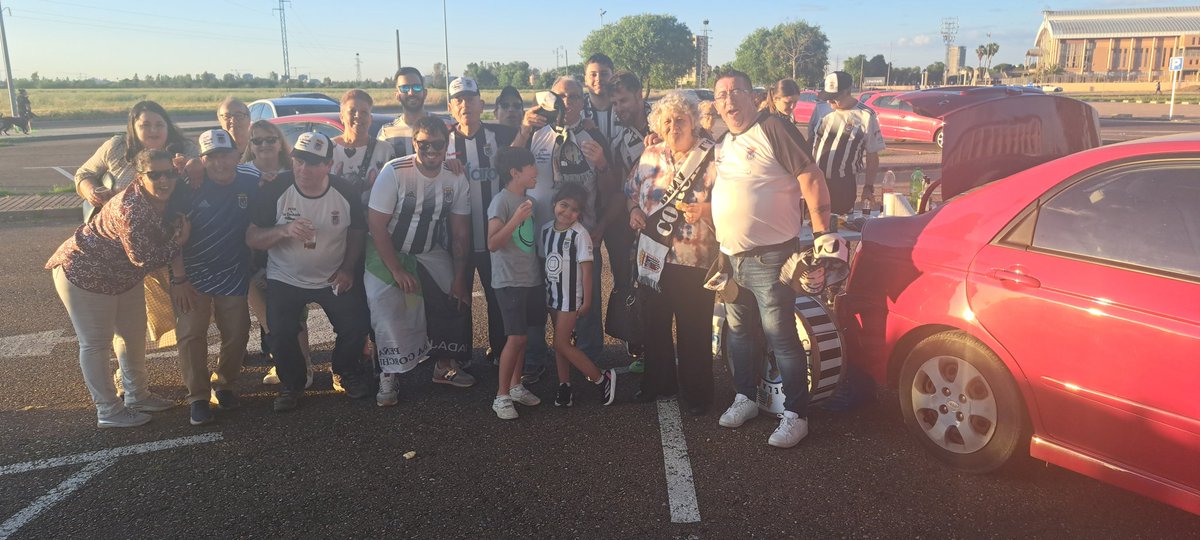 PeñaLaCorchuela ( CD Badajoz ) tweet media