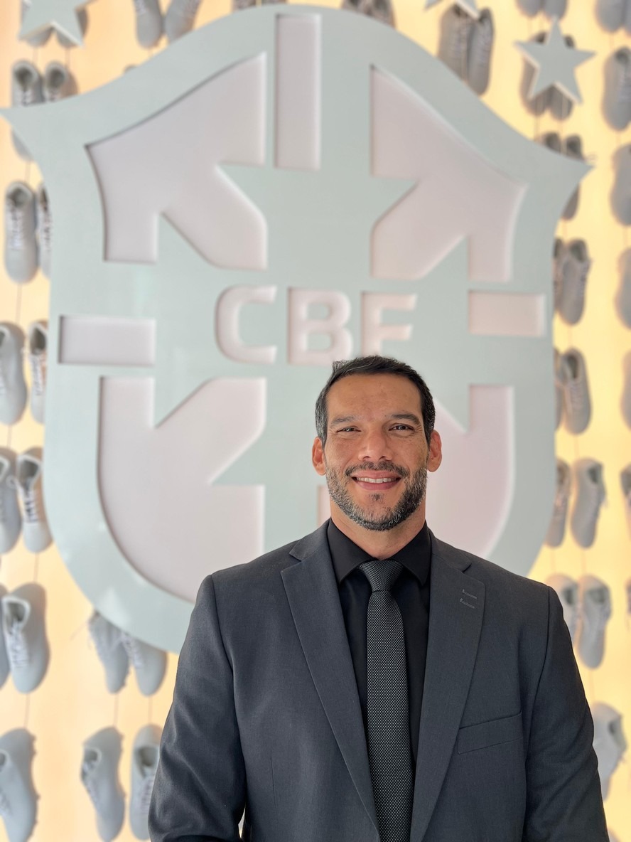 TURMA DA PESADA
Samir Xaud, 41 anos, futuro presidente da CBF, é dono da Life Fitness, um centro de treinamento voltado ao fitness e bem-estar em Boa Vista. Sua sócia no empreendimento é Simone Bekel. Ela foi presa em 2018 numa operação da PF, batizada de Escuridão, que