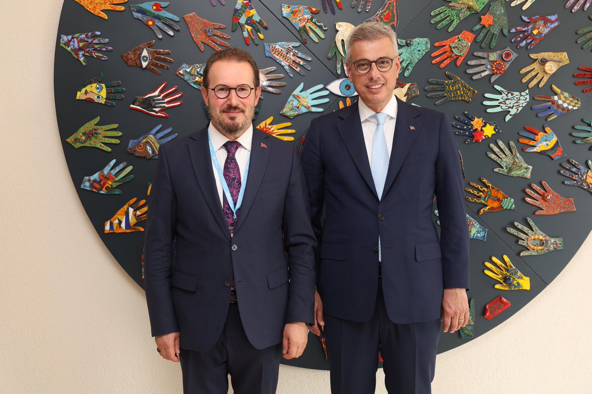 Doç. Dr. Şuayıp Birinci (@suayipbirinci) on Twitter photo 📍Cenevre
Türkiye olarak, Sağlık Bakanımız Sn. Prof. Dr. Kemal Memişoğlu’nun (<a href="/drmemisoglu/">Prof. Dr. Kemal Memişoğlu</a>) riyasetinde, 78. Dünya Sağlık Asamblesi kapsamında Cenevre’deyiz.
Bu yılın teması olan “Sağlık İçin Tek Dünya”; iklim krizi, Covid-19 sonrası sağlık sistemleri ve evrensel sağlık 📍Cenevre
Türkiye olarak, Sağlık Bakanımız Sn. Prof. Dr. Kemal Memişoğlu’nun (<a href="/drmemisoglu/">Prof. Dr. Kemal Memişoğlu</a>) riyasetinde, 78. Dünya Sağlık Asamblesi kapsamında Cenevre’deyiz.
Bu yılın teması olan “Sağlık İçin Tek Dünya”; iklim krizi, Covid-19 sonrası sağlık sistemleri ve evrensel sağlık