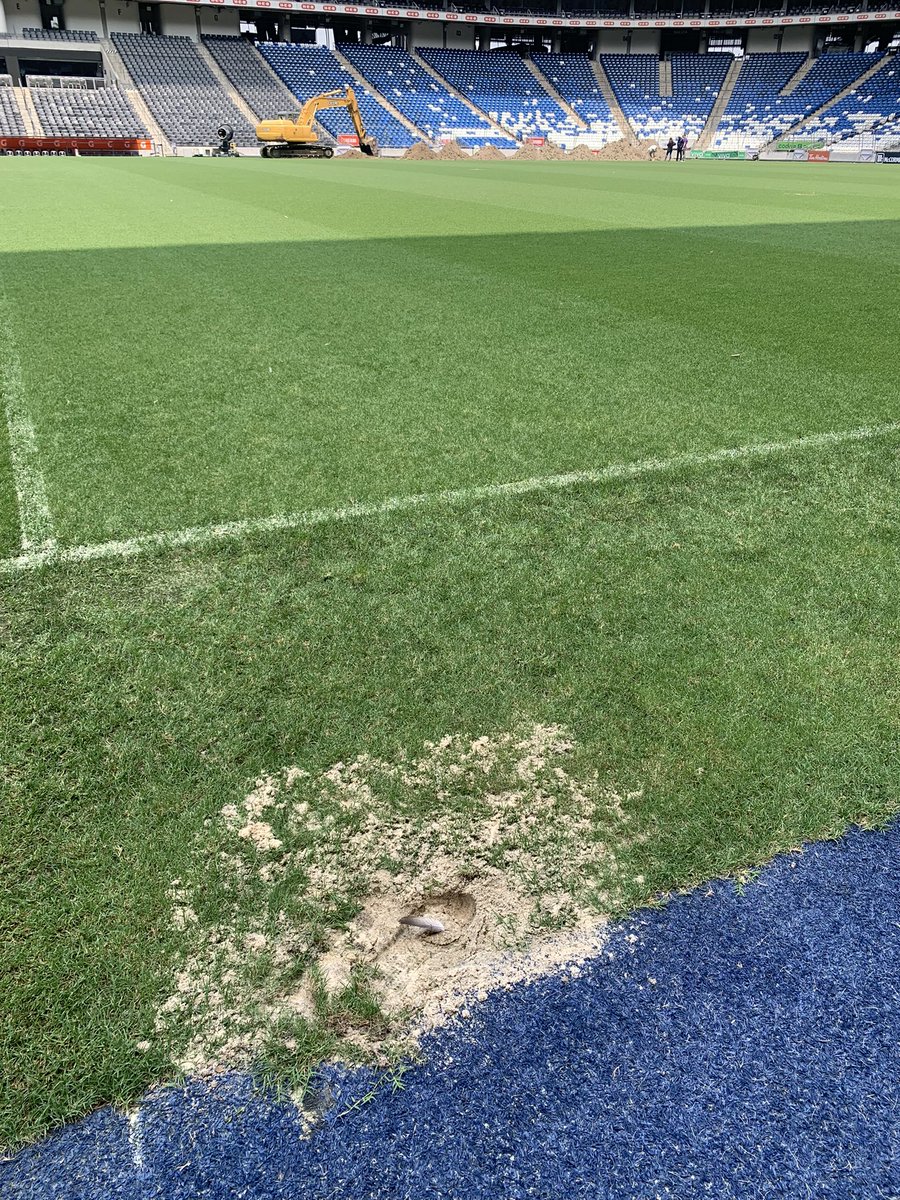 raffamartinez's tweet photo. ¡Se acabó la brujería! 🧙‍♂️ 

🐓 Han encontrado a la gallina enterrada…

Se vienen los títulos para Rayados en este estadio 🏆 🥇 https://t.co/vkehpdSewy