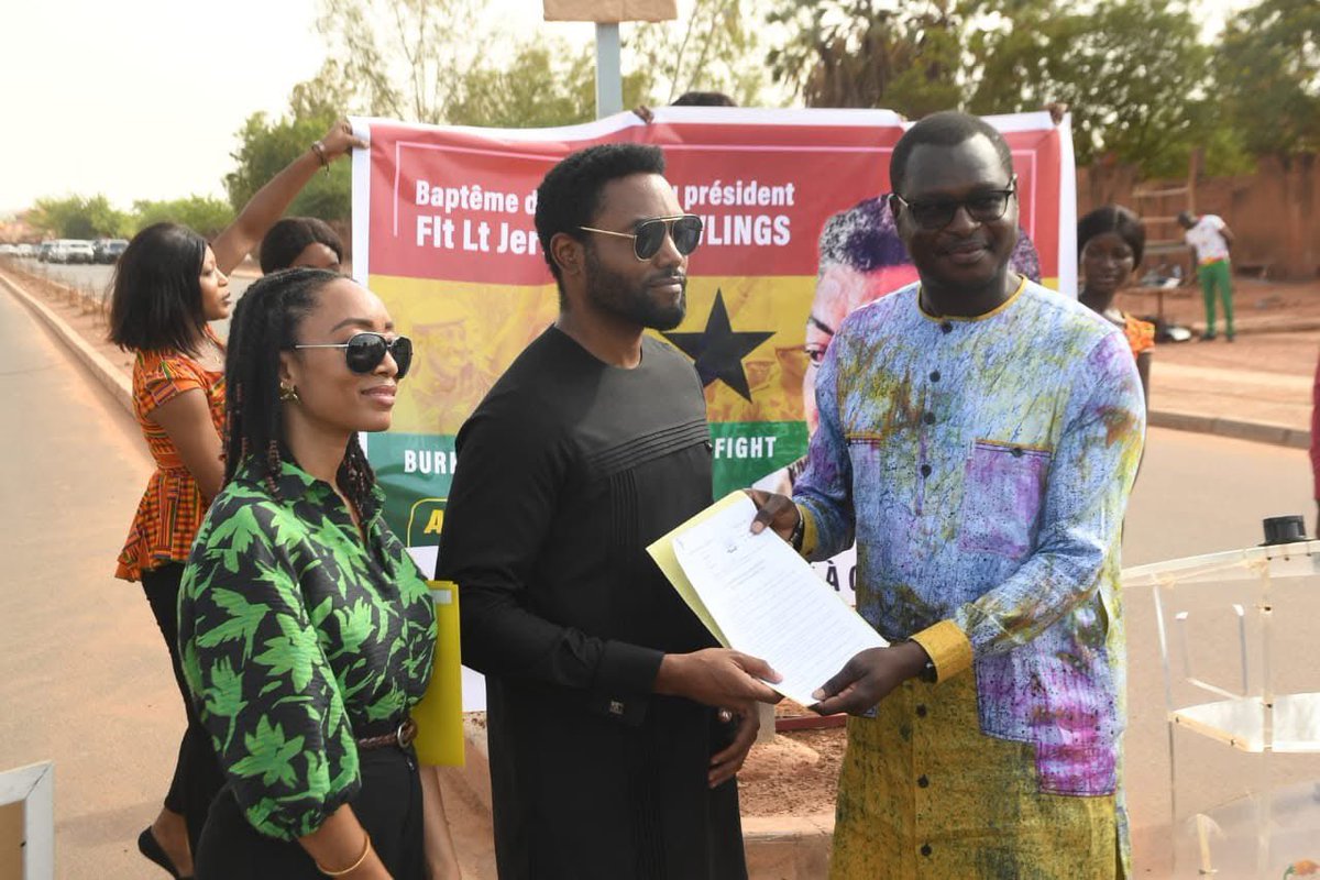 Remerciements aux autorités du Burkina Faso et de la ville de Ouagadougou qui ont honoré Jerry Rawlings en lui dédiant une rue de la capitale, en présence de la famille (Yaa Asantewaa et Kimathi avec le ministre de la Culture Gilbert Ouedraogo). L’avenue Jerry Rawlings rejoint le