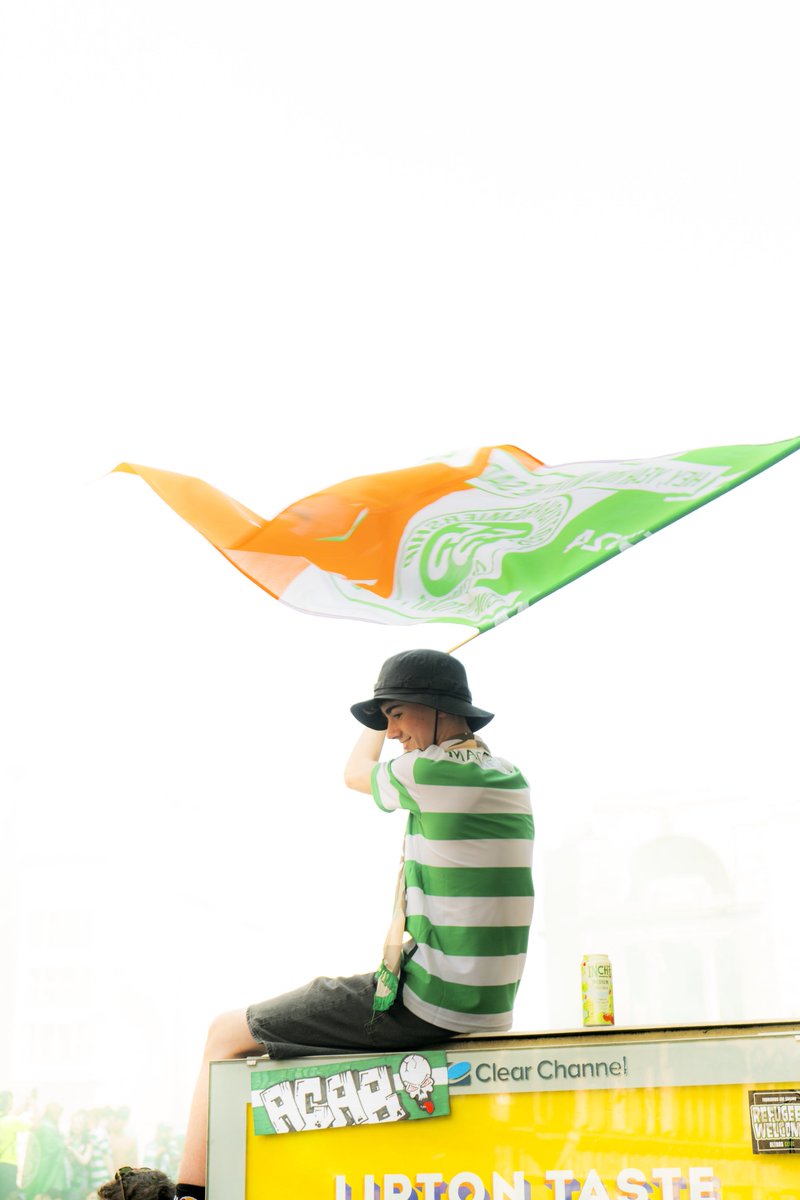 Themoonguy® 🌙 (@asstheticssss) on Twitter photo We don’t do quiet celebrations around here. Champions things only 🍀🏆 <a href="/CelticFC/">Celtic Football Club</a> We don’t do quiet celebrations around here. Champions things only 🍀🏆 <a href="/CelticFC/">Celtic Football Club</a>