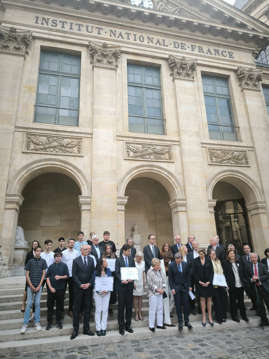 ✨ PRIX LITTÉRAIRE ✨ | <a href="/CharlesSerfaty/">Charles Serfaty</a> reçoit le Prix de la Fondation <a href="/bernstephane/">Stéphane Bern</a> 2025 pour son livre "Histoire économique de la France" à l' <a href="/InstitutFrance/">Institut de France</a> en présence de Brigitte Macron et <a href="/BrunoLeMaire/">Bruno Le Maire</a>.