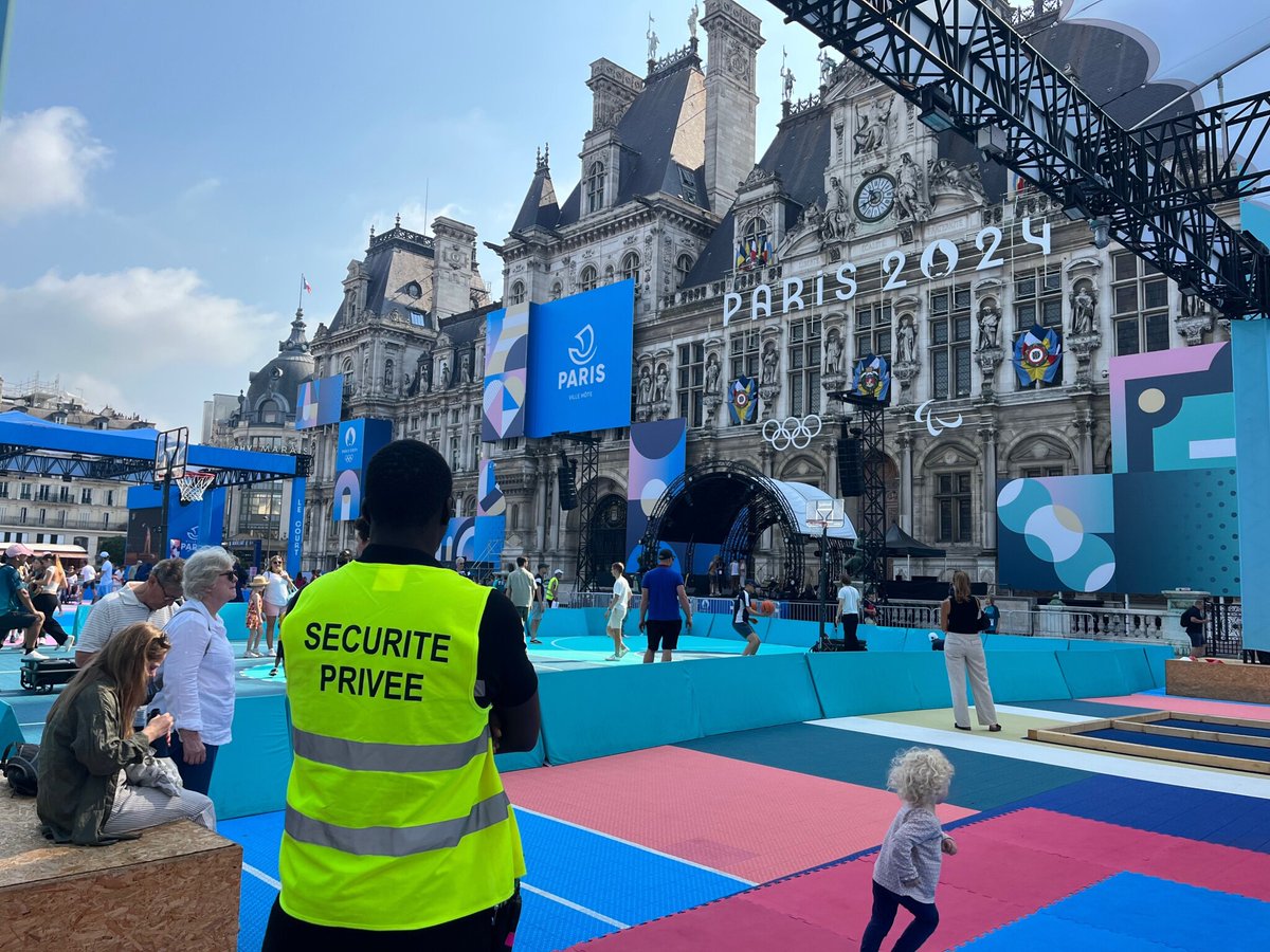 Le Parisien tweet media