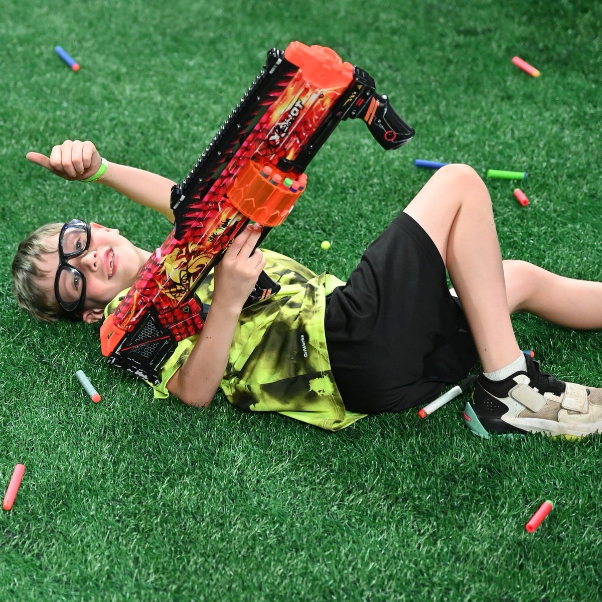 blasterbattle's tweet photo. That feeling when you've been running around on an NFL football field, dodging darts and ducking behind inflatable bunkers, and need to take a little break from how much fun you're having! 😁👍

Tickets are limited for the FINAL Blaster Battle... https://t.co/PV9dfr0dB0

#JEBBX #BlasterBattle #jaredsepicblasterbattle #jebb #xshot