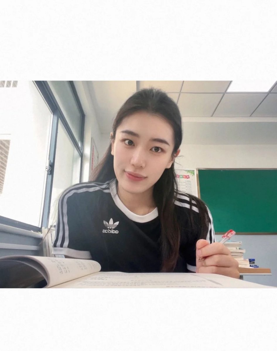 很多露出没有尝试过，老师心里想.........☺️☺️
需要一块净土来释放自我啦🤓🤓
欢迎来投稿，老师要严肃的上课噢😜😜
#老师反差 #同城附近优先 #礼貌搭讪#### https://t.co/0xz4iWbvYi