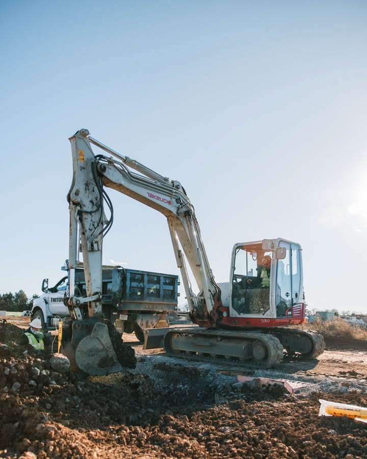 Built to perform, made to endure. The Takeuchi TB290 is the definition of toughness and durability.

#TakeuchiUS #TheMarkofToughness