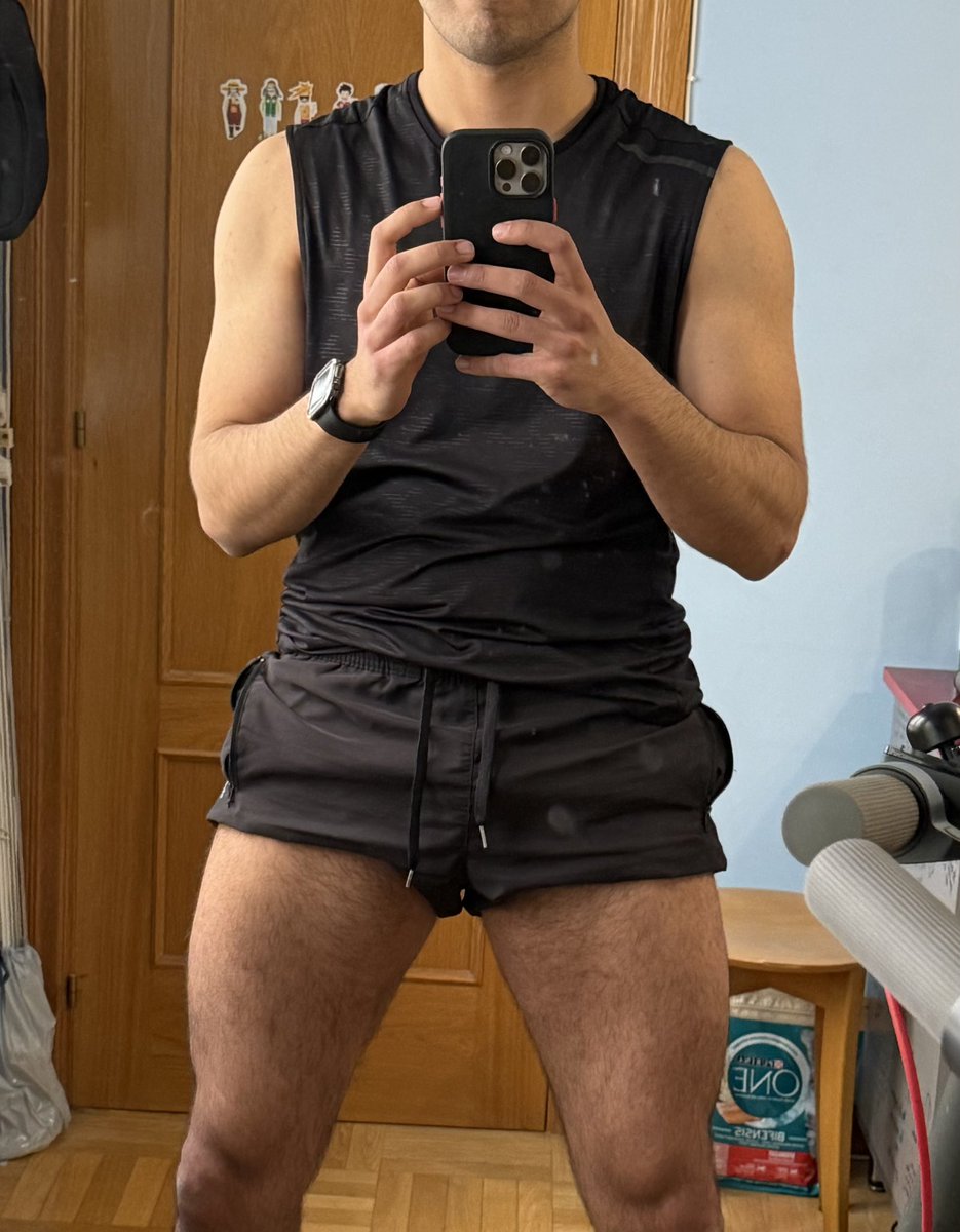 mangoesup's tweet photo. Need less chicken legs https://t.co/jnDcVhhtBB