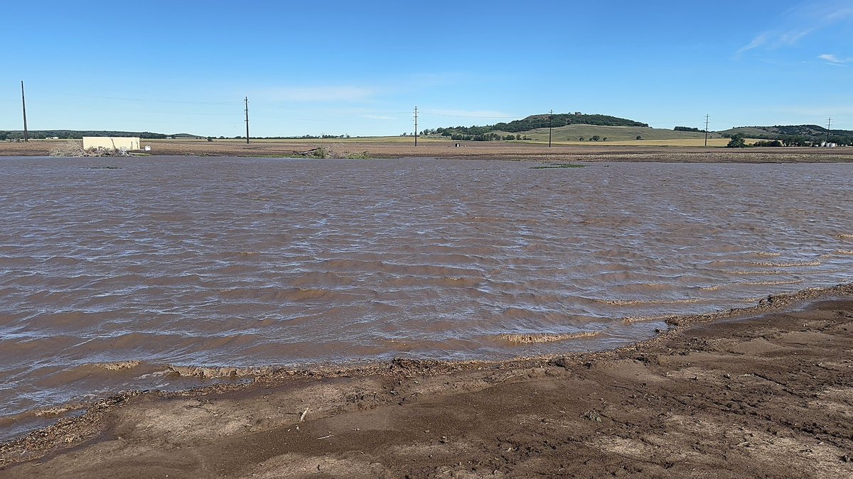 gregpeterson33's tweet image. Clear skies. Full ponds. Can’t lose.
Thankful for a 2.6 inch rain! Over doubles our 2025 rainfall here in Lindsborg. Good moisture to plant into and now a reserve for irrigation later on as well 🙌