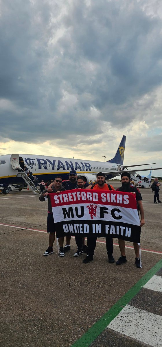 StretfordSikhs's tweet photo. Follow follow follow Cause United are going to Bilbao 🇾🇪🏆✈️🇪🇸 https://t.co/PjQYHwUIzO