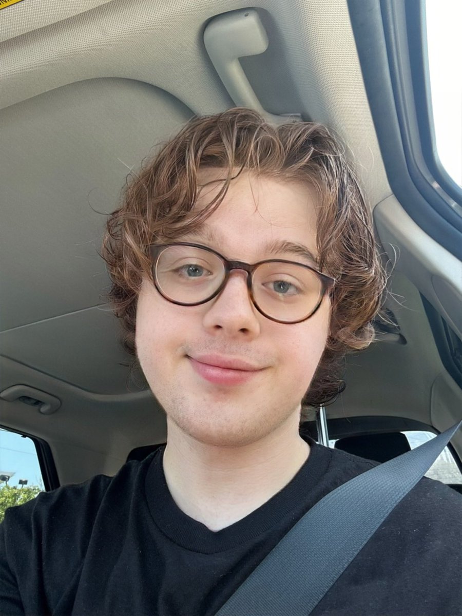 falco's tweet photo. any record labels want to put on the first celibate rapper to look like Bladee and rap fast like Watsky? 

#LilPhillip https://t.co/q4qbZFWVaE