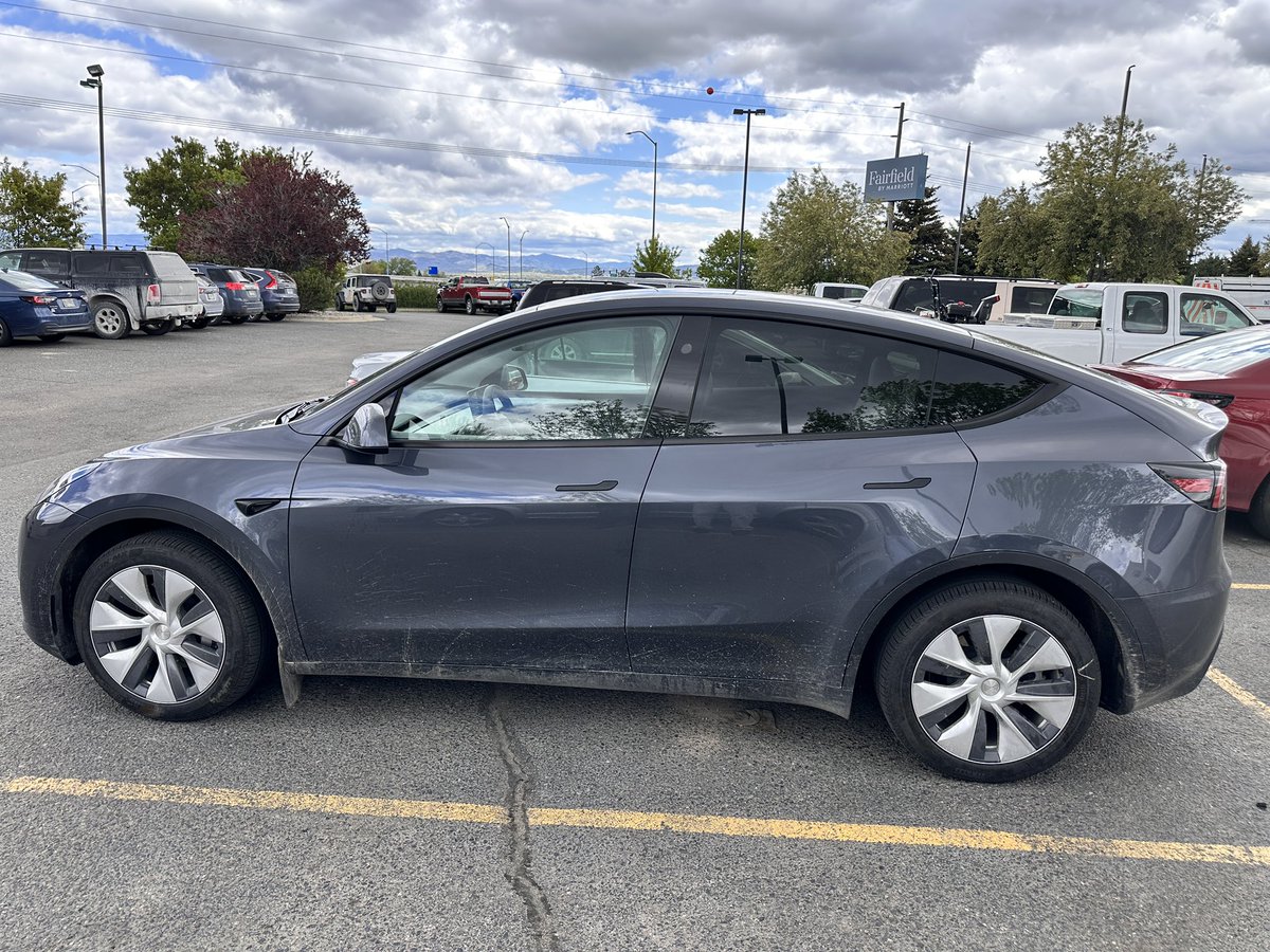 GreenwoodForMT's tweet image. I’d like to thank Colstrip, Montana, and Elon Musk for my ride to lunch today. **Not my car, but it was fun to watch it drive itself.