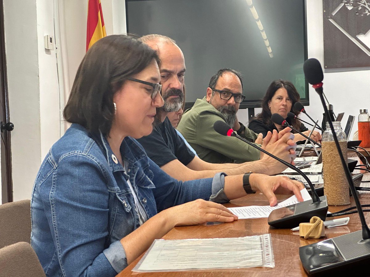 🔴 Avui ha estat l’últim ple de Tònia Vila com a regidora a l’Ajuntament d’Arenys de Munt

🤝 Molt vinculada al teixit cultural i associatiu del poble, tanca una etapa de compromís i dedicació

Gràcies, Tònia, per tot el que has aportat!