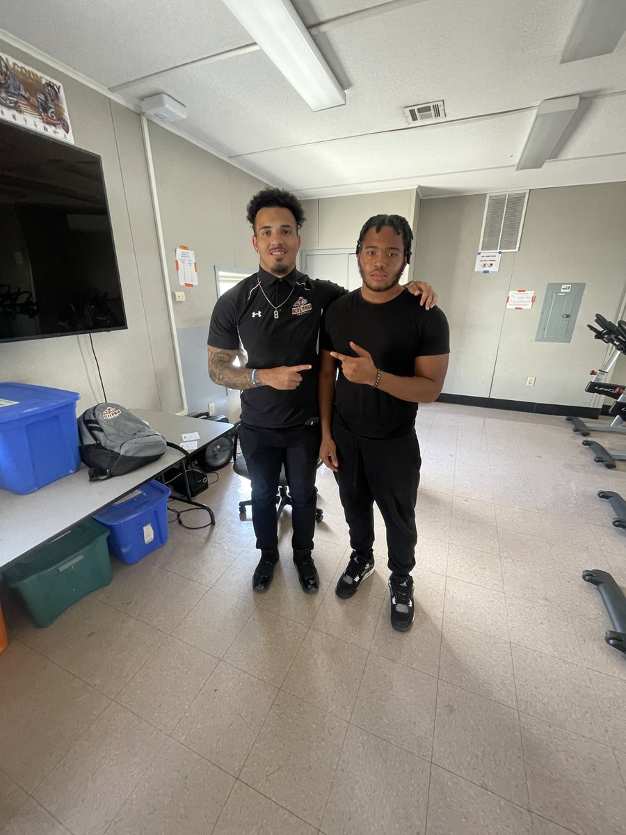 thanks to <a href="/Showtime___8/">Coray Williams</a> for coming out and talking to me all about alvernia! <a href="/AlverniaFB/">Alvernia Football</a> <a href="/BJ_LND/">BjBahaGeorge</a>